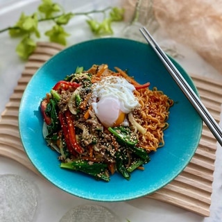 夏休みのランチに！インスタントラーメンでビビン麺風